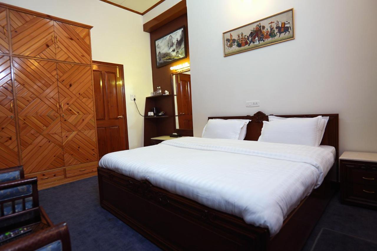 Bed and Breakfast The Edgeworth Shimla Zewnętrze zdjęcie